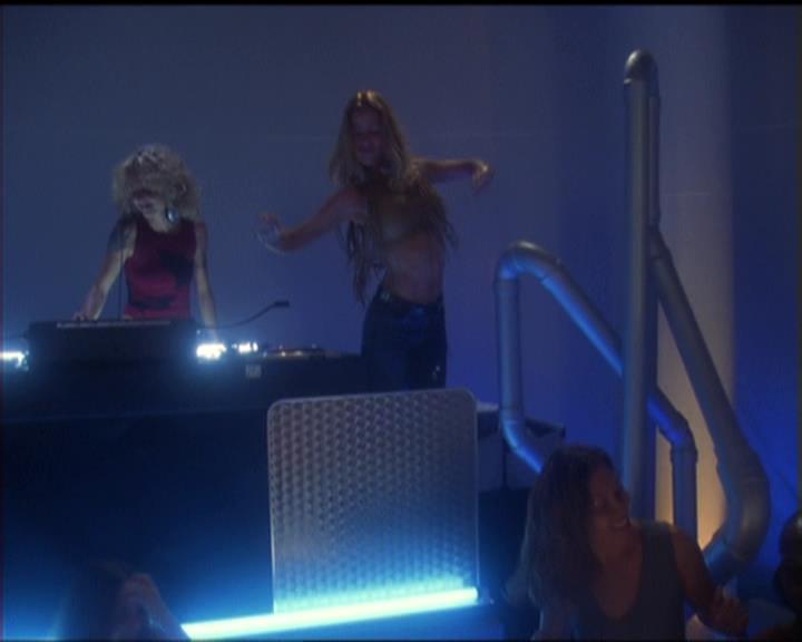 Charmed-Online-dot-net_5x05WitchesInTights0015.jpg