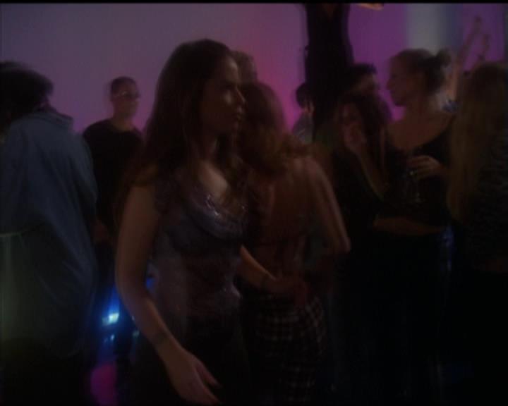 Charmed-Online-dot-net_5x05WitchesInTights0028.jpg
