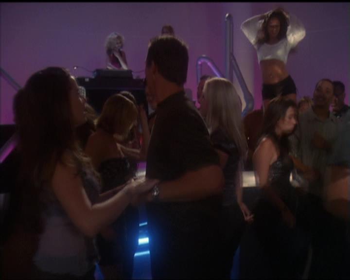 Charmed-Online-dot-net_5x05WitchesInTights0031.jpg