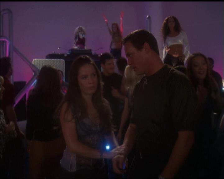 Charmed-Online-dot-net_5x05WitchesInTights0036.jpg