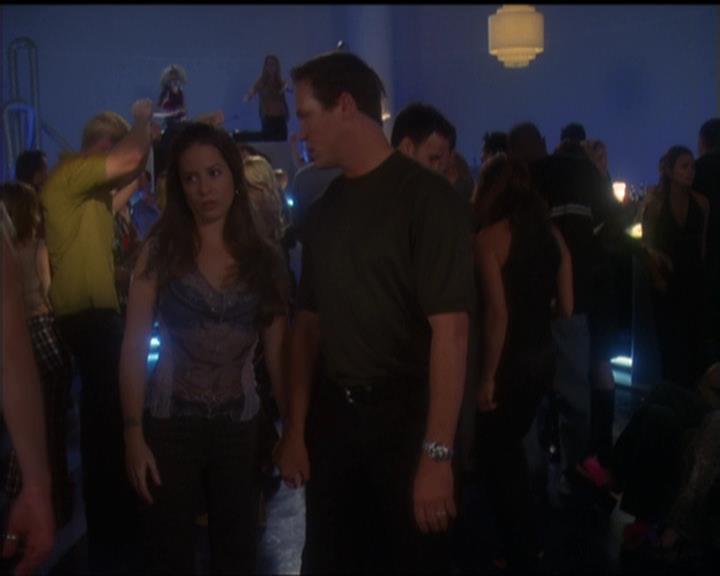 Charmed-Online-dot-net_5x05WitchesInTights0049.jpg