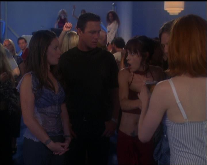 Charmed-Online-dot-net_5x05WitchesInTights0091.jpg