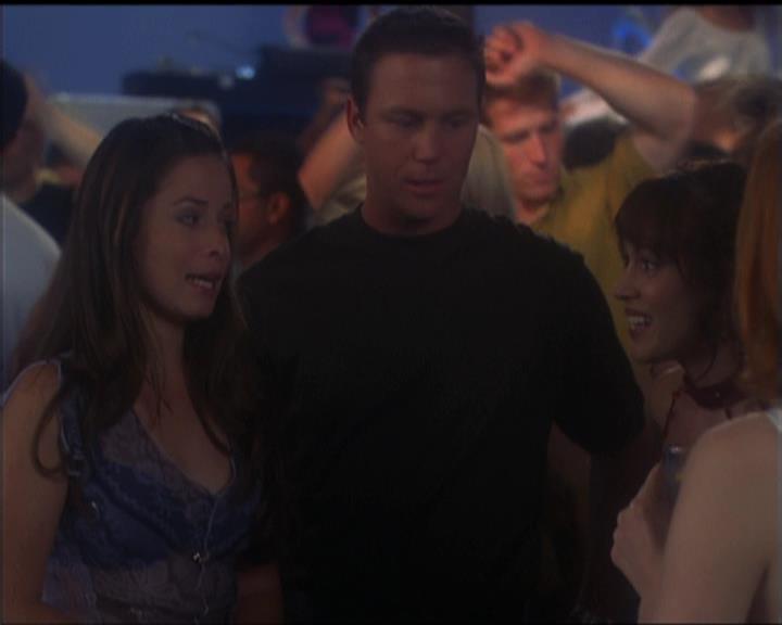 Charmed-Online-dot-net_5x05WitchesInTights0099.jpg