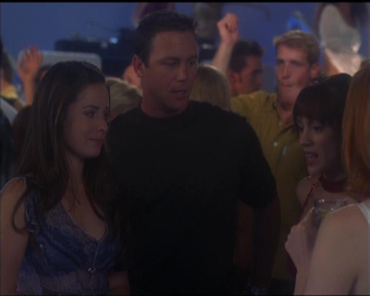 Charmed-Online-dot-net_5x05WitchesInTights0100.jpg