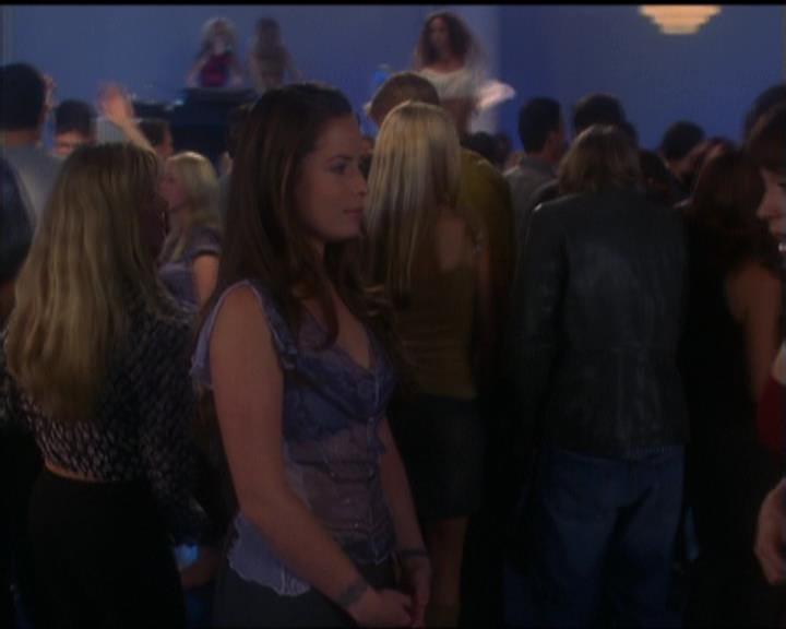 Charmed-Online-dot-net_5x05WitchesInTights0108.jpg