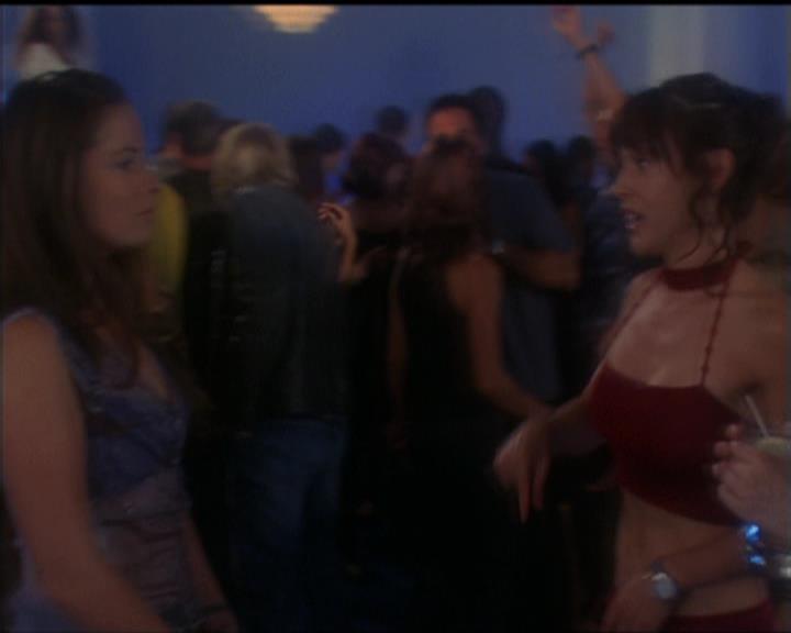 Charmed-Online-dot-net_5x05WitchesInTights0109.jpg