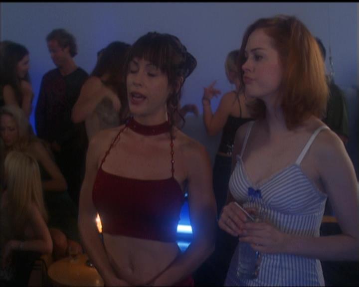 Charmed-Online-dot-net_5x05WitchesInTights0114.jpg