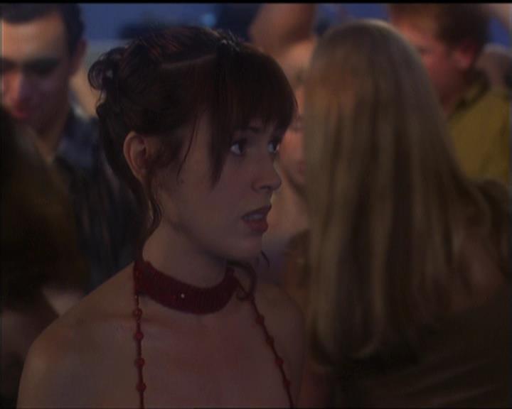 Charmed-Online-dot-net_5x05WitchesInTights0158.jpg