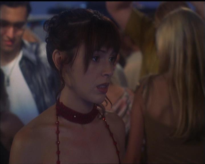 Charmed-Online-dot-net_5x05WitchesInTights0159.jpg