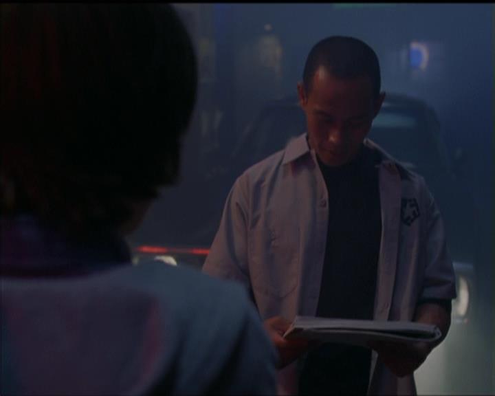 Charmed-Online-dot-net_5x05WitchesInTights0372.jpg
