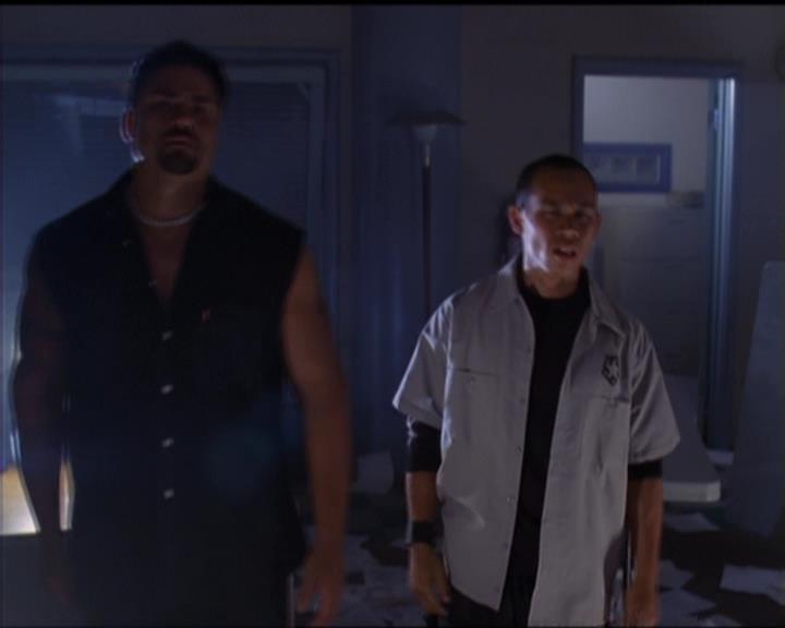 Charmed-Online-dot-net_5x05WitchesInTights0417.jpg