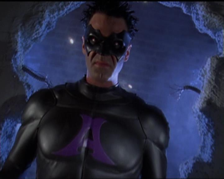 Charmed-Online-dot-net_5x05WitchesInTights0420.jpg