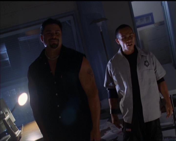 Charmed-Online-dot-net_5x05WitchesInTights0424.jpg