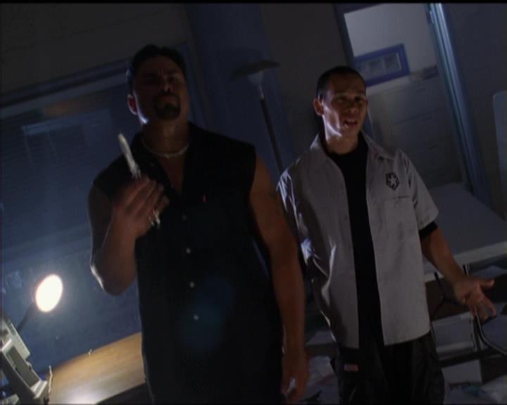 Charmed-Online-dot-net_5x05WitchesInTights0428.jpg