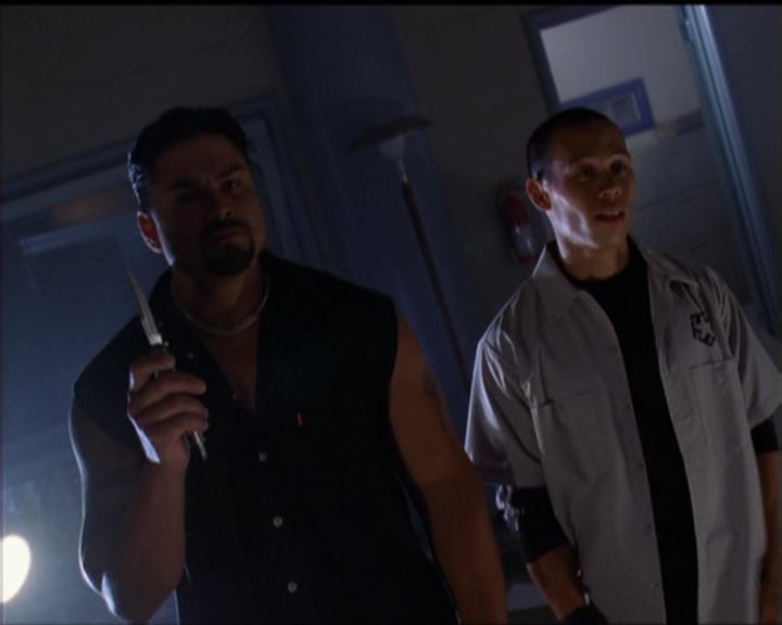 Charmed-Online-dot-net_5x05WitchesInTights0431.jpg