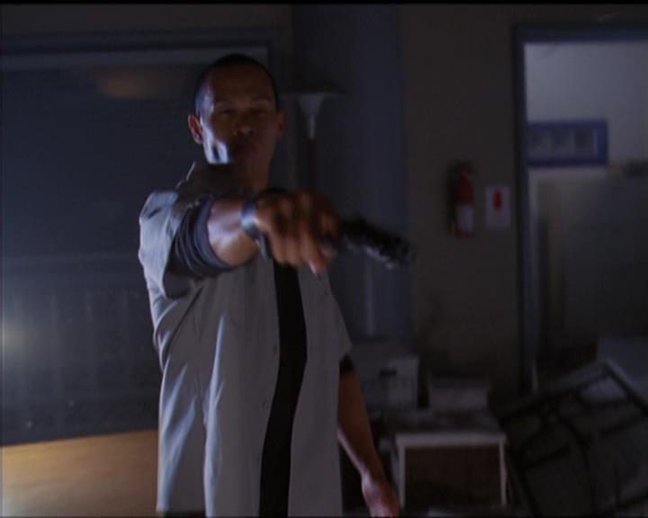 Charmed-Online-dot-net_5x05WitchesInTights0440.jpg