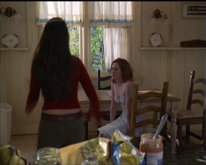 Charmed-Online-dot-net_5x05WitchesInTights0500.jpg