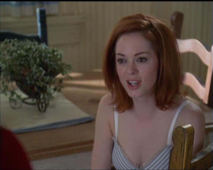 Charmed-Online-dot-net_5x05WitchesInTights0512.jpg