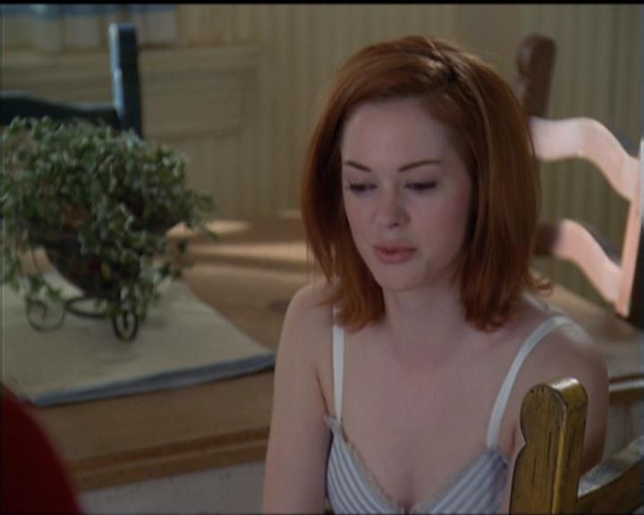Charmed-Online-dot-net_5x05WitchesInTights0513.jpg