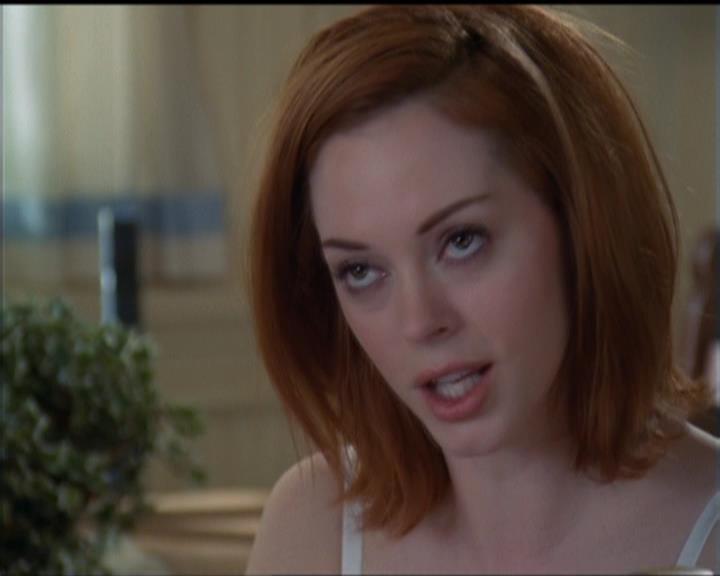 Charmed-Online-dot-net_5x05WitchesInTights0557.jpg