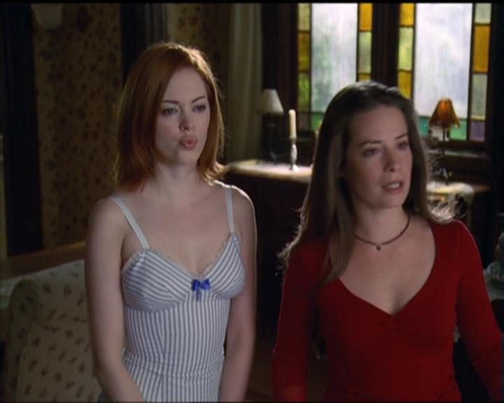 Charmed-Online-dot-net_5x05WitchesInTights0600.jpg