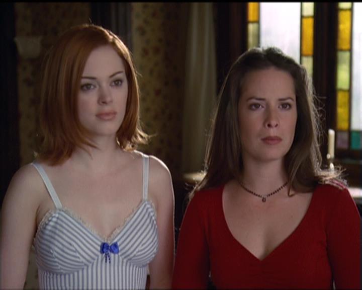 Charmed-Online-dot-net_5x05WitchesInTights0635.jpg