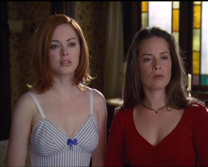 Charmed-Online-dot-net_5x05WitchesInTights0658.jpg