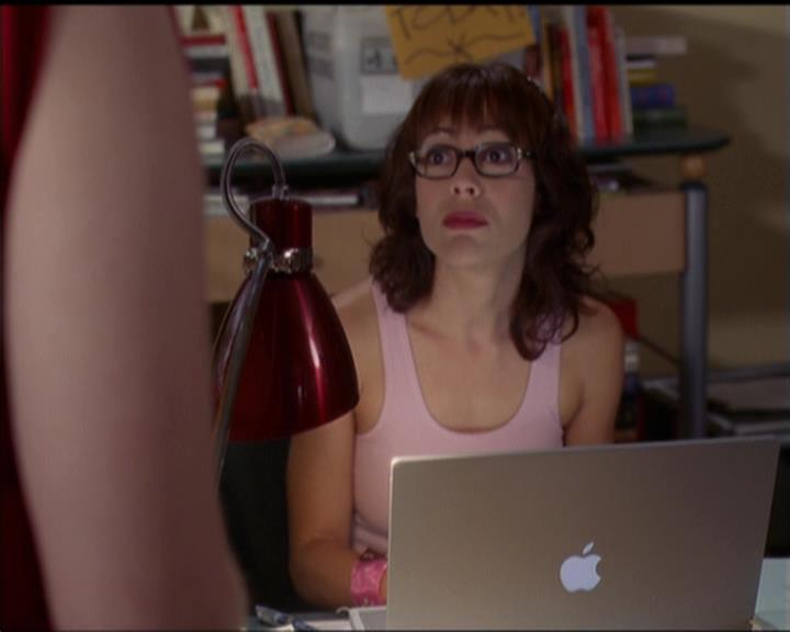 Charmed-Online-dot-net_5x05WitchesInTights0803.jpg