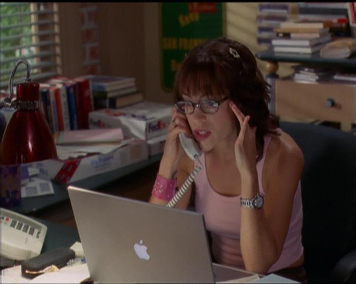 Charmed-Online-dot-net_5x05WitchesInTights0831.jpg
