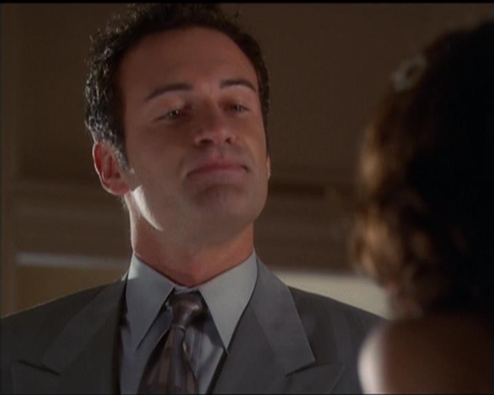 Charmed-Online-dot-net_5x05WitchesInTights0889.jpg