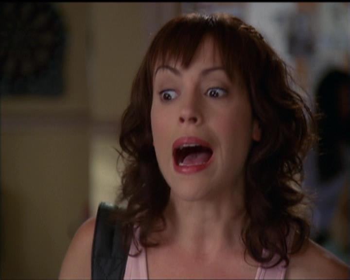Charmed-Online-dot-net_5x05WitchesInTights0921.jpg