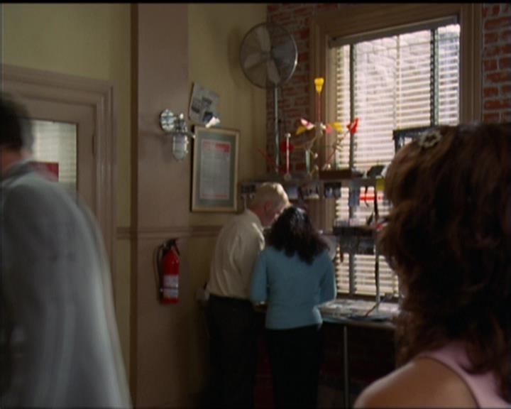 Charmed-Online-dot-net_5x05WitchesInTights0935.jpg