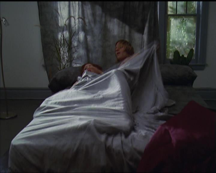 Charmed-Online-dot-net_5x05WitchesInTights0957.jpg