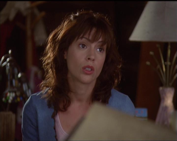 Charmed-Online-dot-net_5x05WitchesInTights1228.jpg