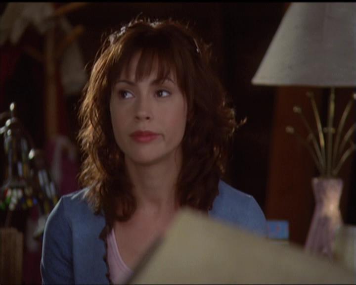 Charmed-Online-dot-net_5x05WitchesInTights1236.jpg