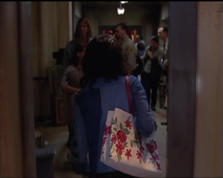 Charmed-Online-dot-net_5x05WitchesInTights1303.jpg