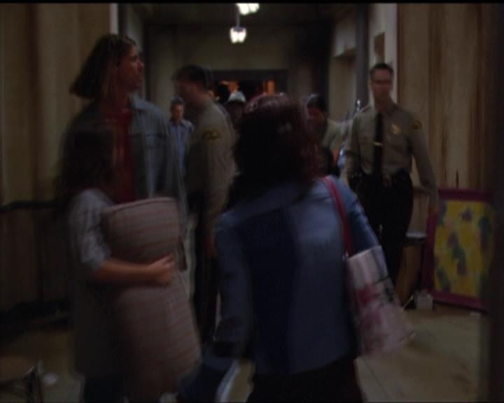Charmed-Online-dot-net_5x05WitchesInTights1304.jpg