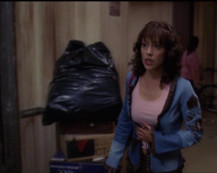 Charmed-Online-dot-net_5x05WitchesInTights1310.jpg