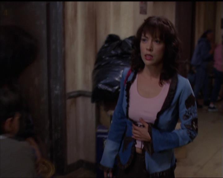 Charmed-Online-dot-net_5x05WitchesInTights1311.jpg