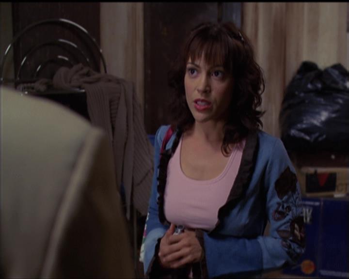 Charmed-Online-dot-net_5x05WitchesInTights1317.jpg