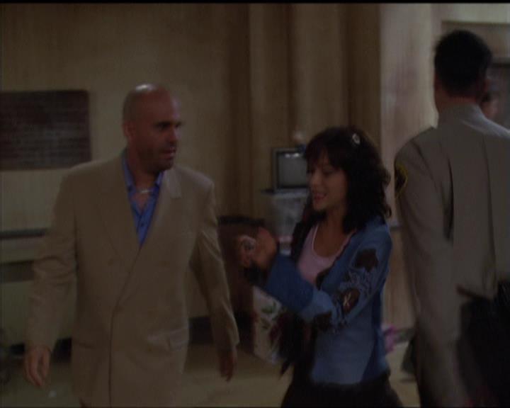 Charmed-Online-dot-net_5x05WitchesInTights1325.jpg