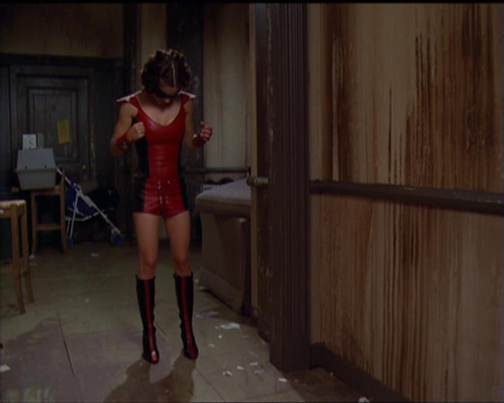 Charmed-Online-dot-net_5x05WitchesInTights1355.jpg