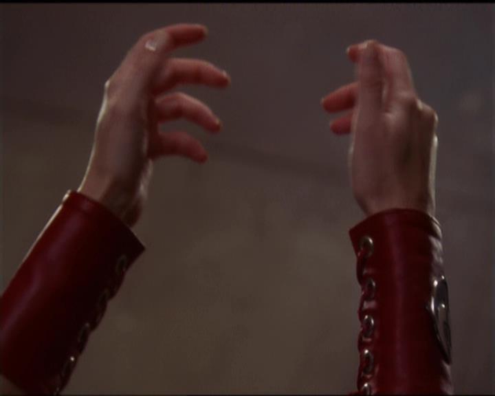 Charmed-Online-dot-net_5x05WitchesInTights1357.jpg
