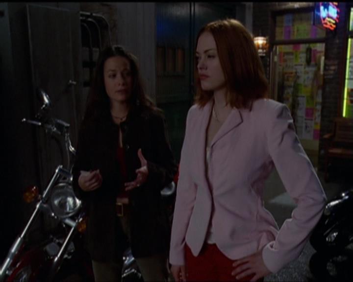 Charmed-Online-dot-net_5x05WitchesInTights1382.jpg