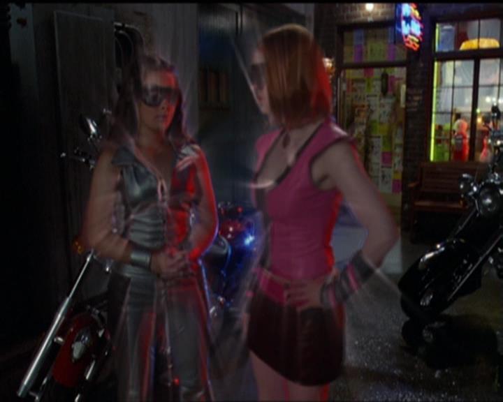 Charmed-Online-dot-net_5x05WitchesInTights1388.jpg