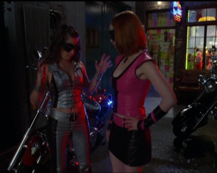 Charmed-Online-dot-net_5x05WitchesInTights1389.jpg