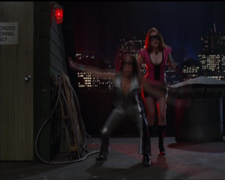 Charmed-Online-dot-net_5x05WitchesInTights1391.jpg