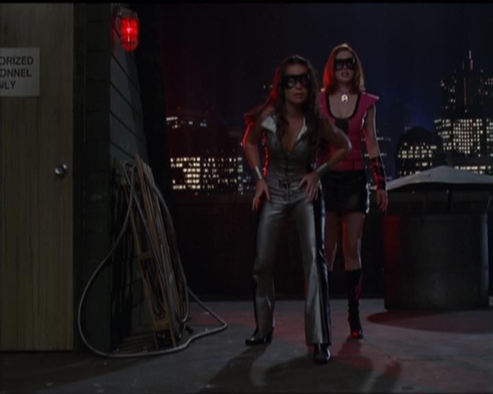 Charmed-Online-dot-net_5x05WitchesInTights1395.jpg
