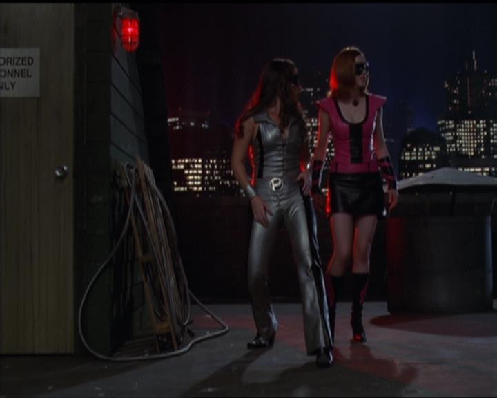 Charmed-Online-dot-net_5x05WitchesInTights1397.jpg