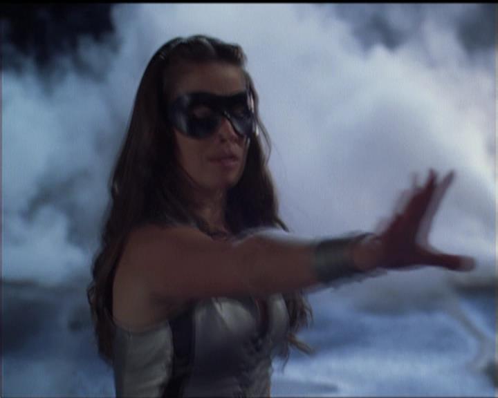 Charmed-Online-dot-net_5x05WitchesInTights1413.jpg